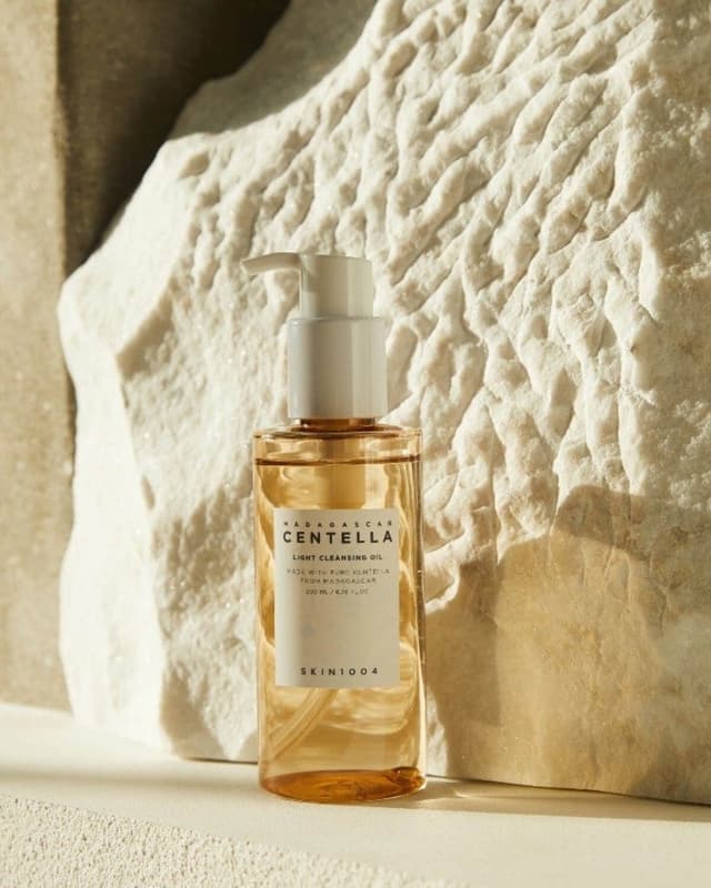Madagascar Centella Light Cleansing Oil